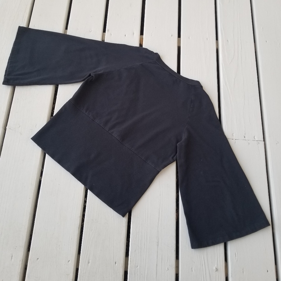 PL BLK top w flared sleeves - Picture 5 of 12